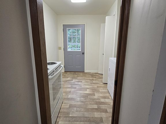 3rd image of 630 N Albany St