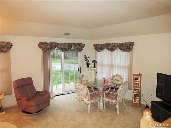 2nd image of 92 Lakebridge Dr S