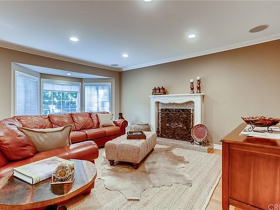 3rd image of 5507 Ventura Canyon Ave