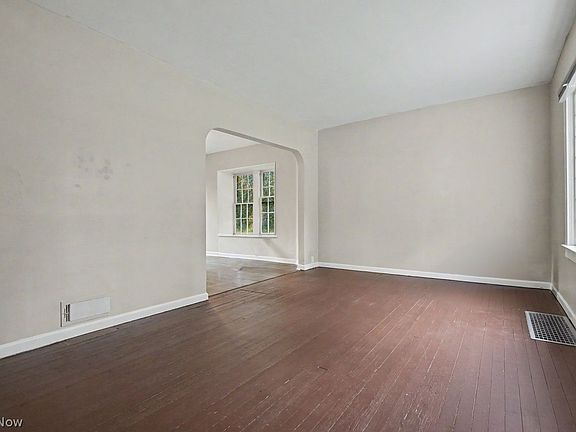 5th image of 718 School Ave