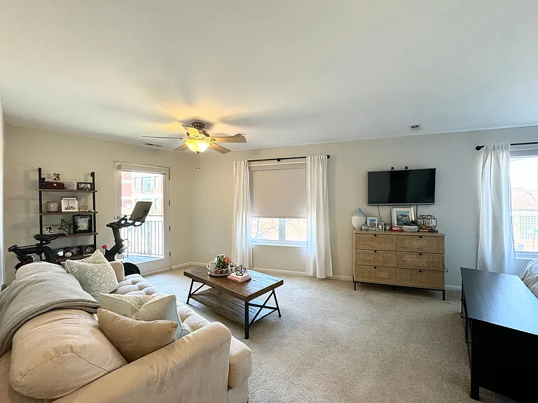 875 N Milwaukee Ave #1S — Photo 3