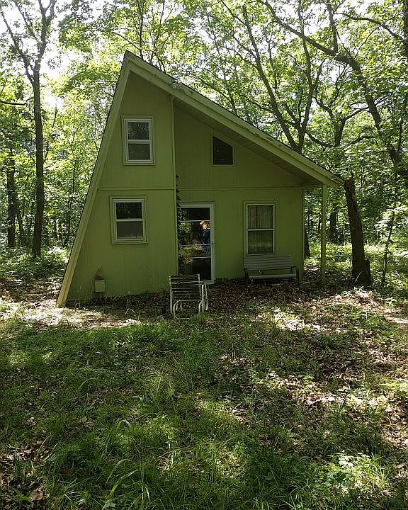 2nd image of 10096 Hickory Rd