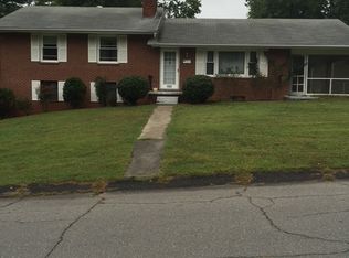 1400 Leheigh Ct, Winston Salem, NC 27103