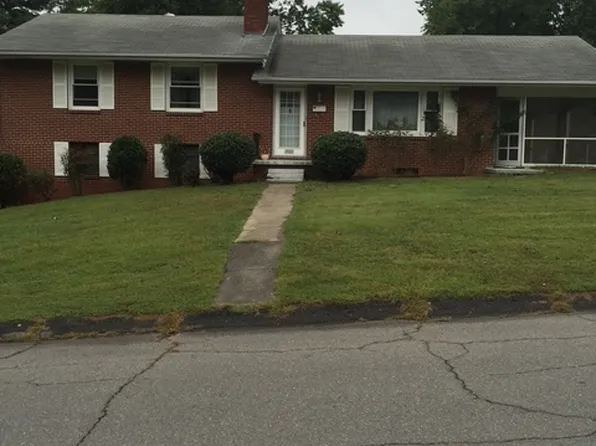 1400 Leheigh Ct, Winston Salem, NC 27103