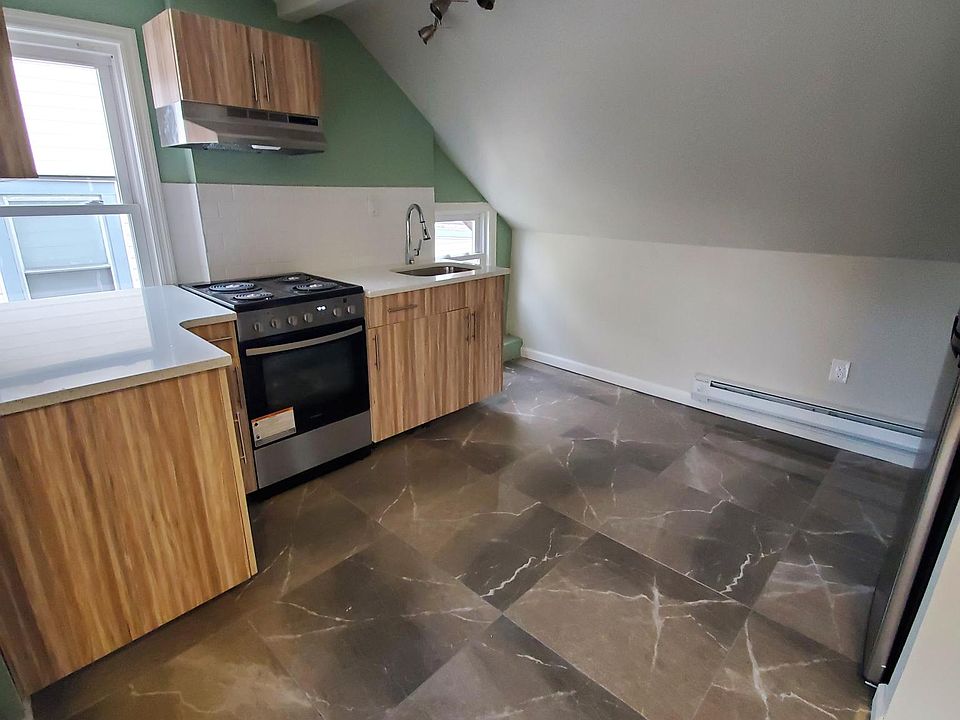 1st image of 172 Isabella Ave #3
