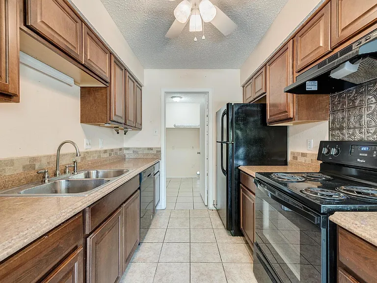632 Timberline Dr — Photo 10