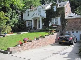 124 Shoreward Dr, Great Neck, NY 11021
