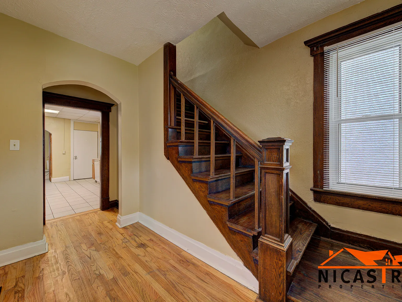 4 bed, 2.5 bath, 2000 sqft, $2,100 — Photo 3