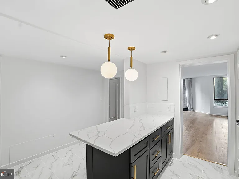 1099 22nd St NW #106 — Photo 3