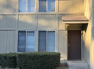 100 Mathews Dr APT 17, Hilton Head Island, SC 29926