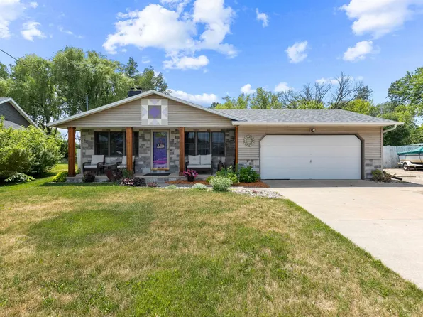 229 Lakeview Ave, Hortonville, WI 54944