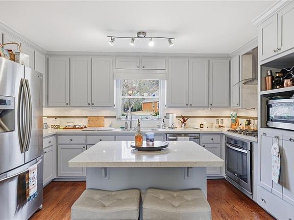 4th image of 903 Chestnut Hill Rd