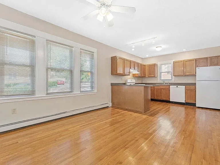 549 Main St #1 — Photo 7
