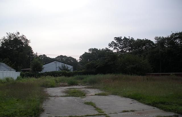 2nd image of 501 Mount Pl