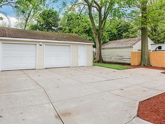 2nd image of 17803 Larchwood Ave