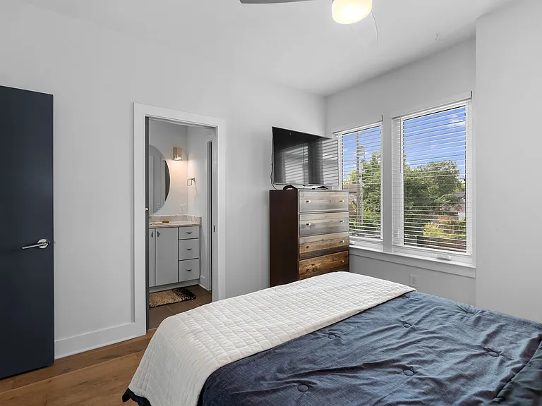84 Evanston Ave — Photo 16