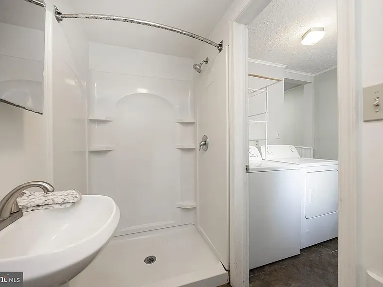 158 Roxborough Ave #A — Photo 24