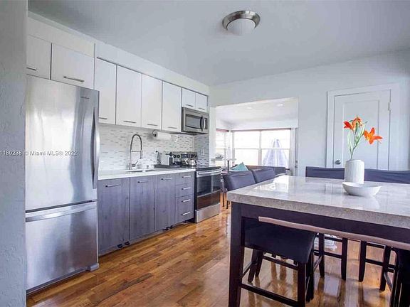 3rd image of 632 S 28th Ave #1