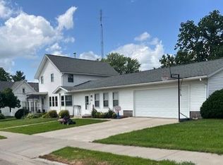 251 E Main St, Shullsburg, WI 53586
