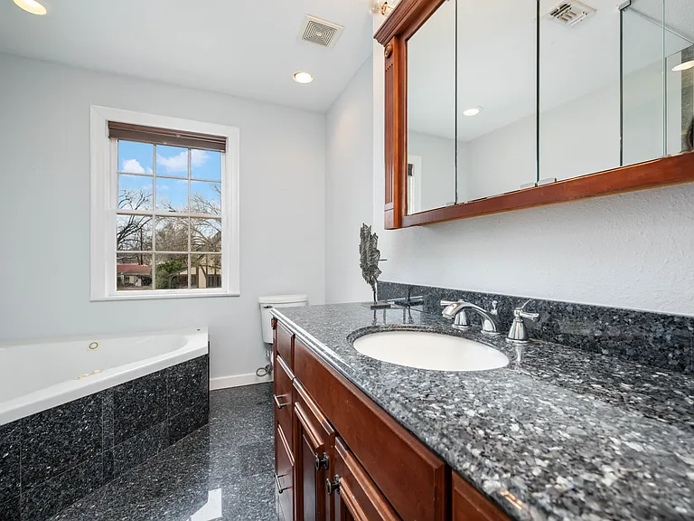 218 Mary Louise Dr — Photo 15
