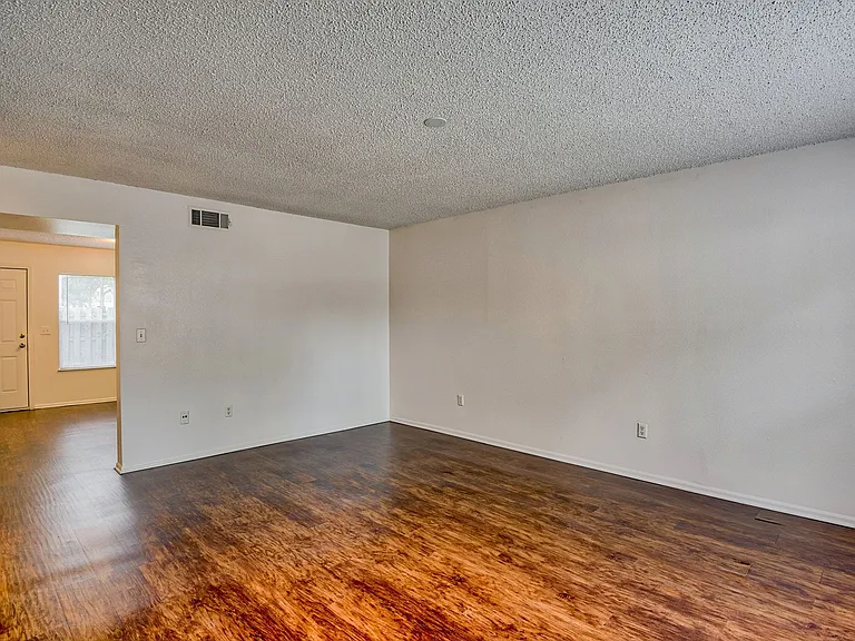 Pinewood Pointe — Photo 8