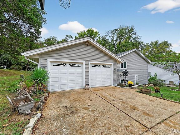 3rd image of 126 Shaw Dr