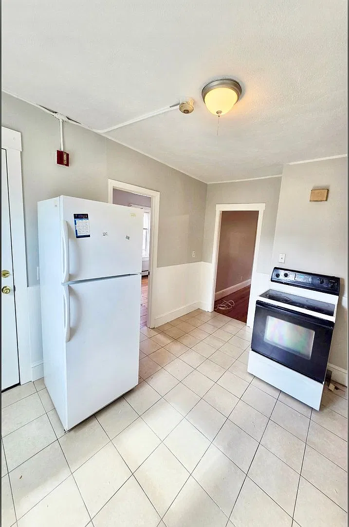 31 Beecher Street — Photo 3