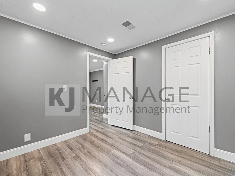 21730 Middlebelt Rd #B — Photo 8