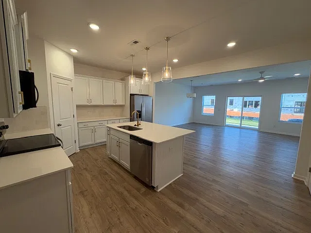 3 bed, 2.5 bath, 1762 sqft, $1,825 — Photo 4