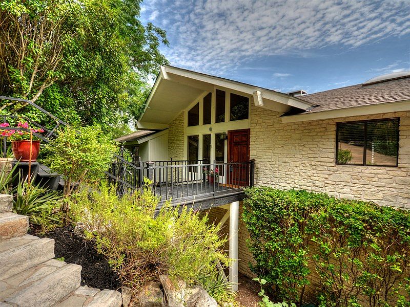 2nd image of 6608 Cypress Point N