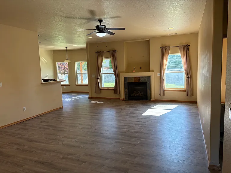 2260 Meridian Ave — Photo 5