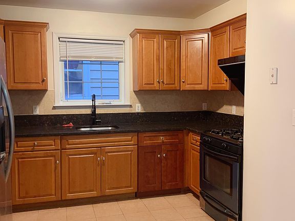 4th image of 2329 124th St #1