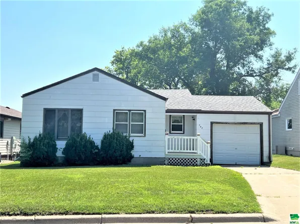 702 S Tama St, Rock Rapids, IA 51246