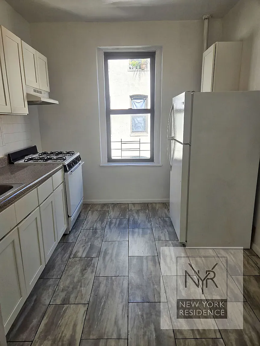 735 Walton Avenue — Photo 1