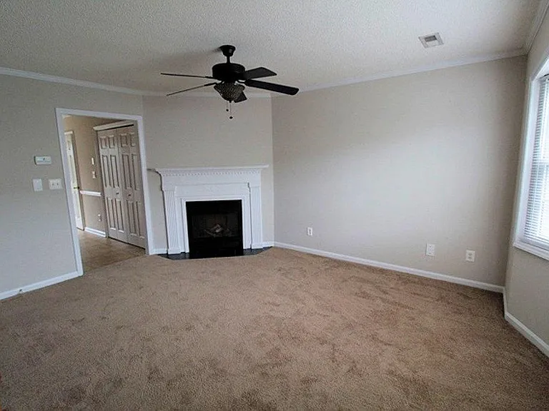2345 Vineyard Dr #E-4 — Photo 2