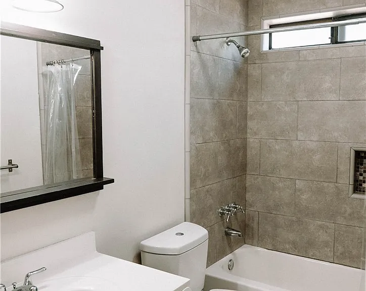 217 E I St — Photo 9
