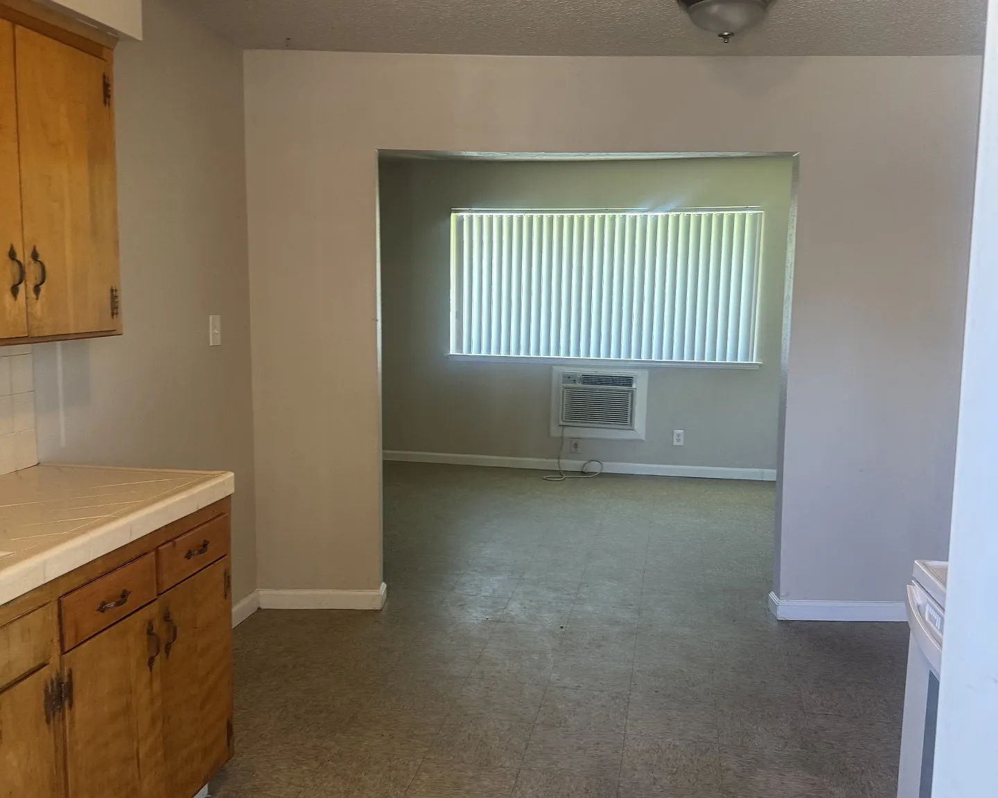 1 bed, 800 sqft, $1,000 — Photo 2