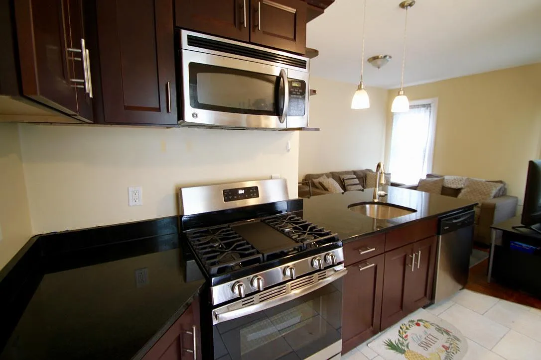Building Photo - 296 Washington Ave #4