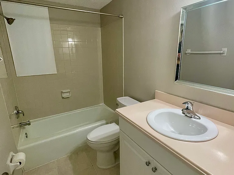 619 Shore Rd — Photo 14