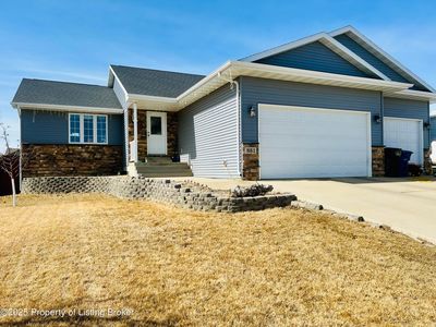 881 Mustang Ave, Dickinson, ND, 58601