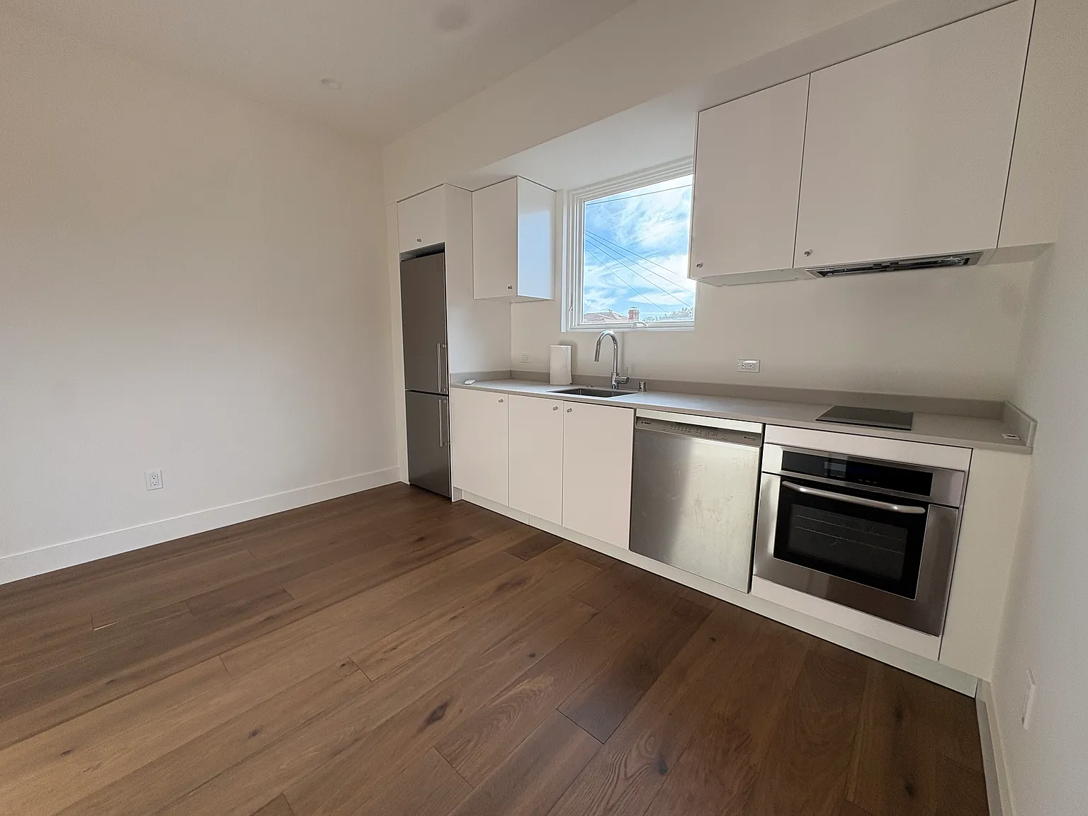 1 bed, 384 sqft, $2,600 — Photo 2