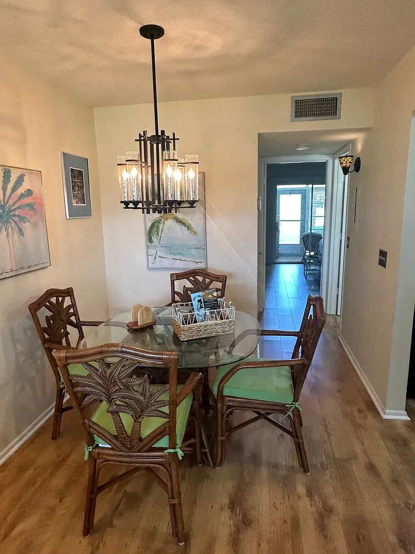 1/1 Condo — Photo 4