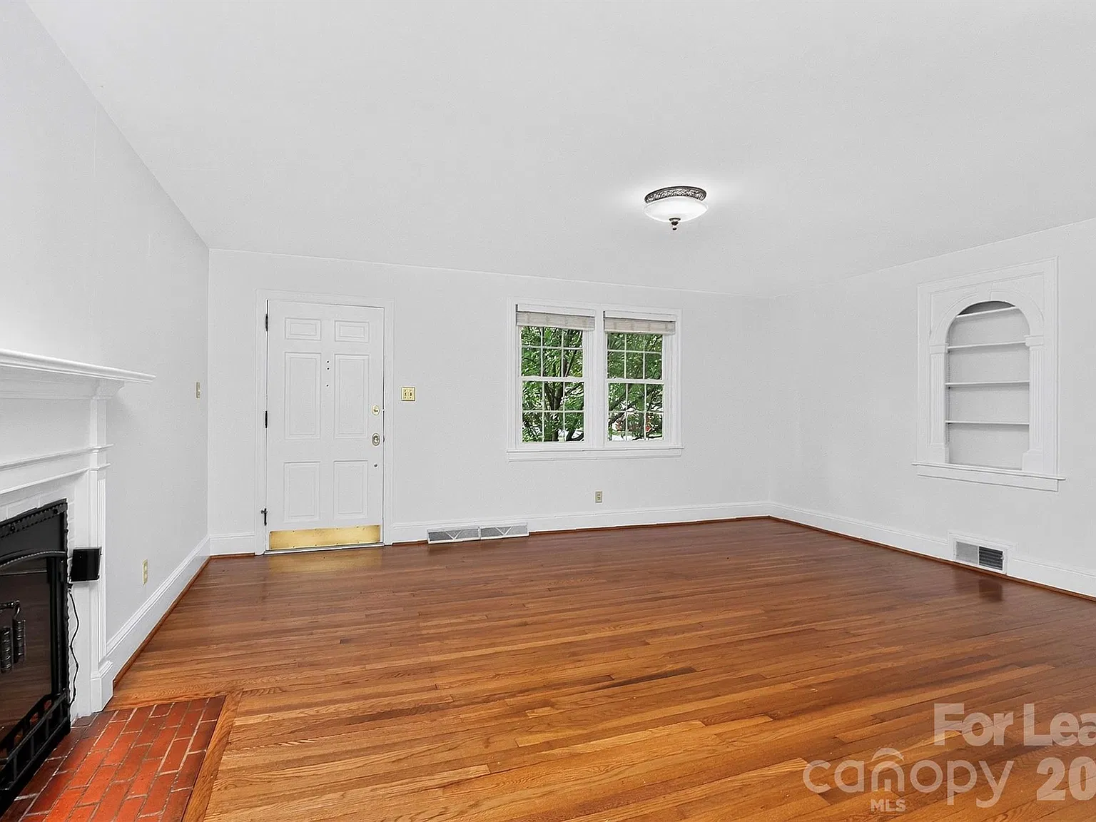 3 bed, 2.0 bath, 1859 sqft, $2,800 — Photo 4