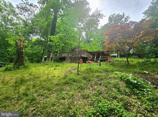 250 Burnside Dr, Falling Waters, WV 25419