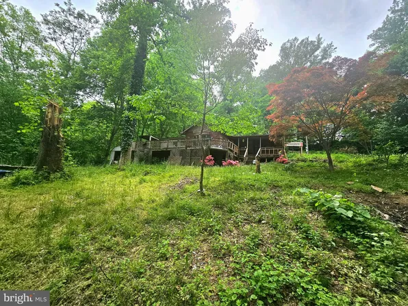 250 Burnside Dr, Falling Waters, WV 25419