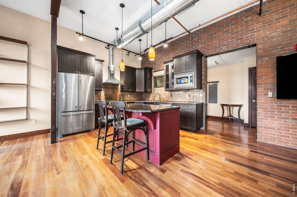 210 W Magnolia St #360