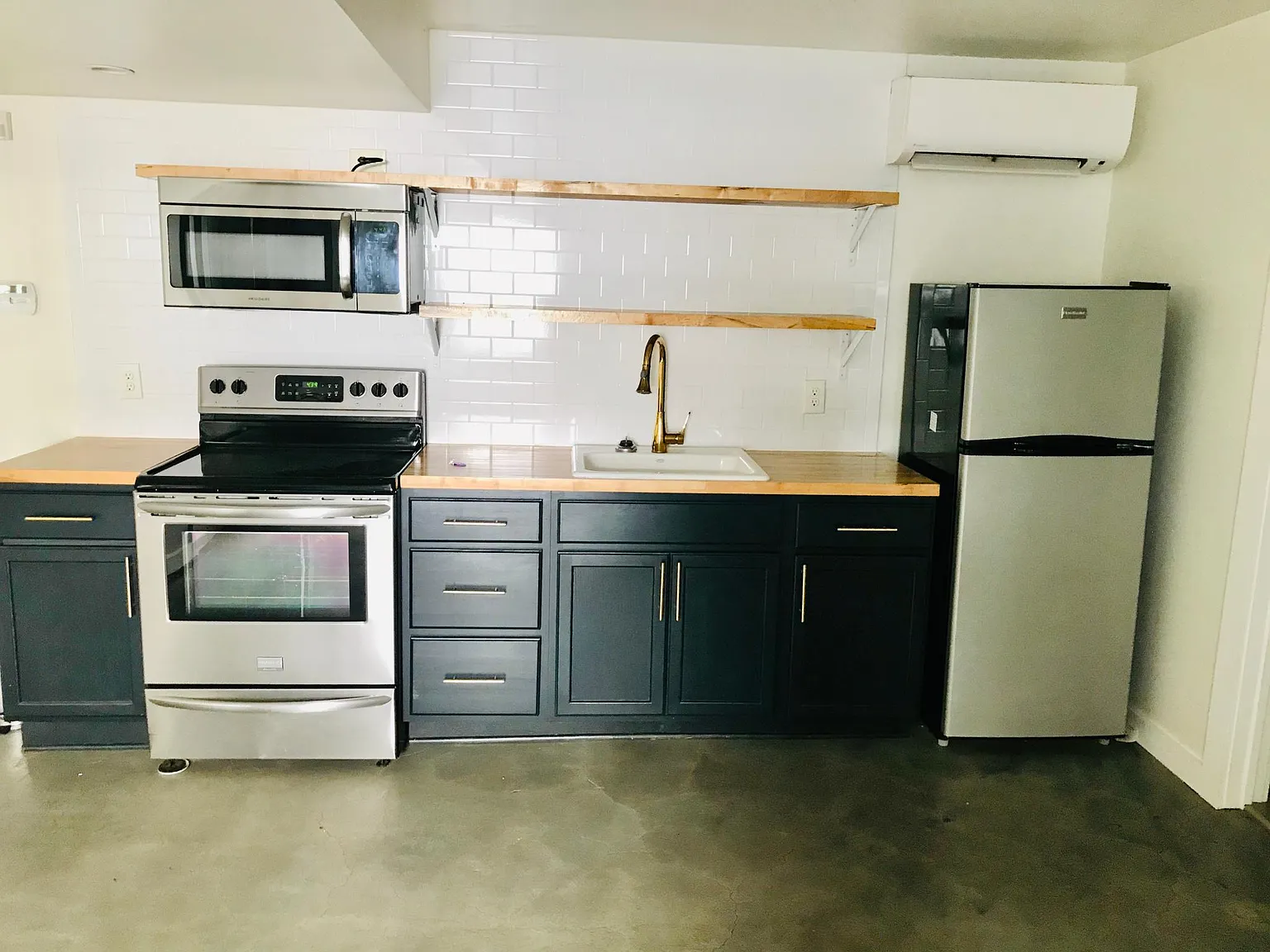 Studio, 400 sqft, $1,400 — Photo 3