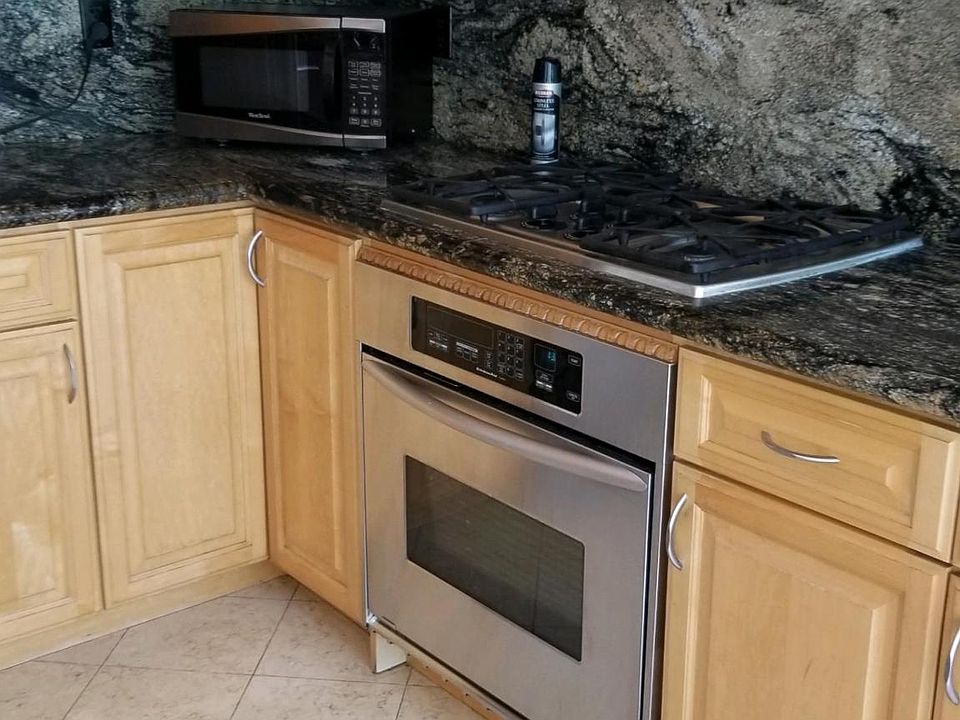 1st image of 17 Tanglewood Dr