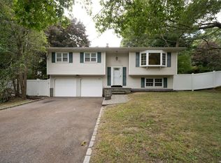 320 Hewlett Ave, East Patchogue, NY 11772