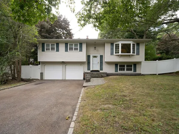 320 Hewlett Avenue, East Patchogue, NY 11772